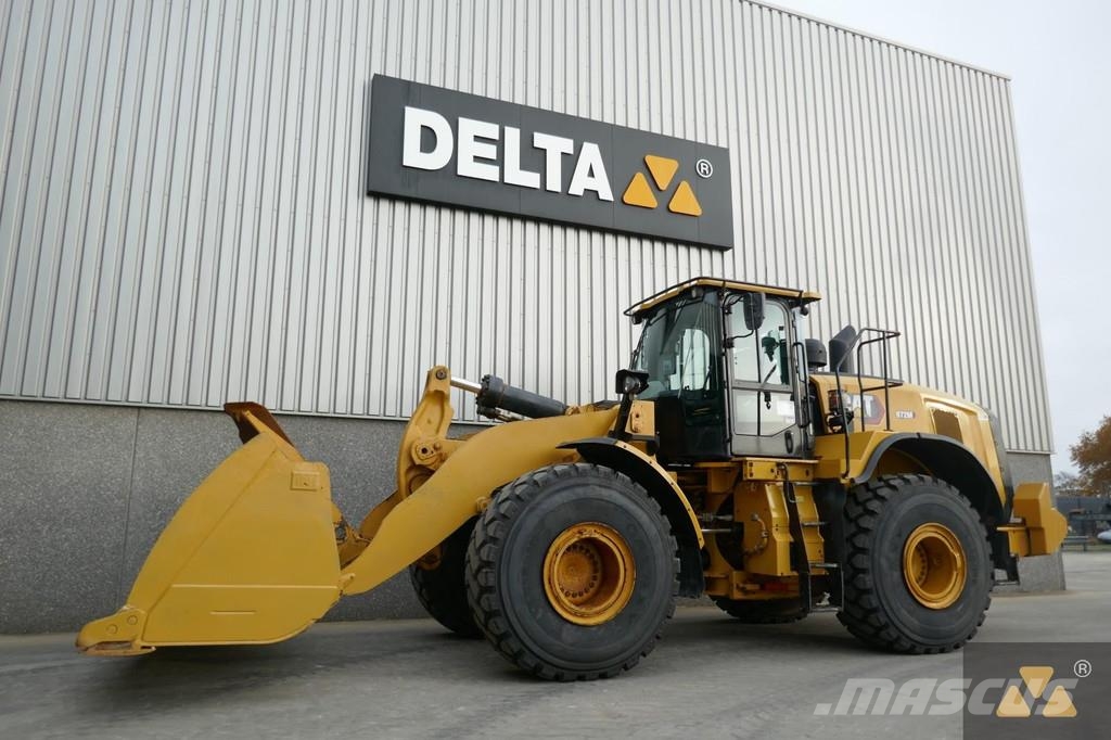 CAT 972M لوادر بعجل