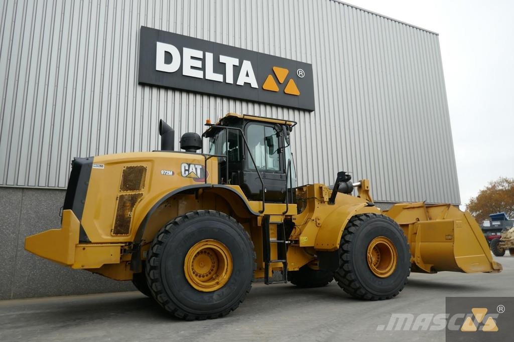 CAT 972M لوادر بعجل