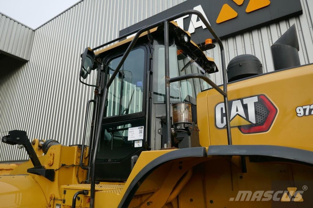 CAT 972M لوادر بعجل