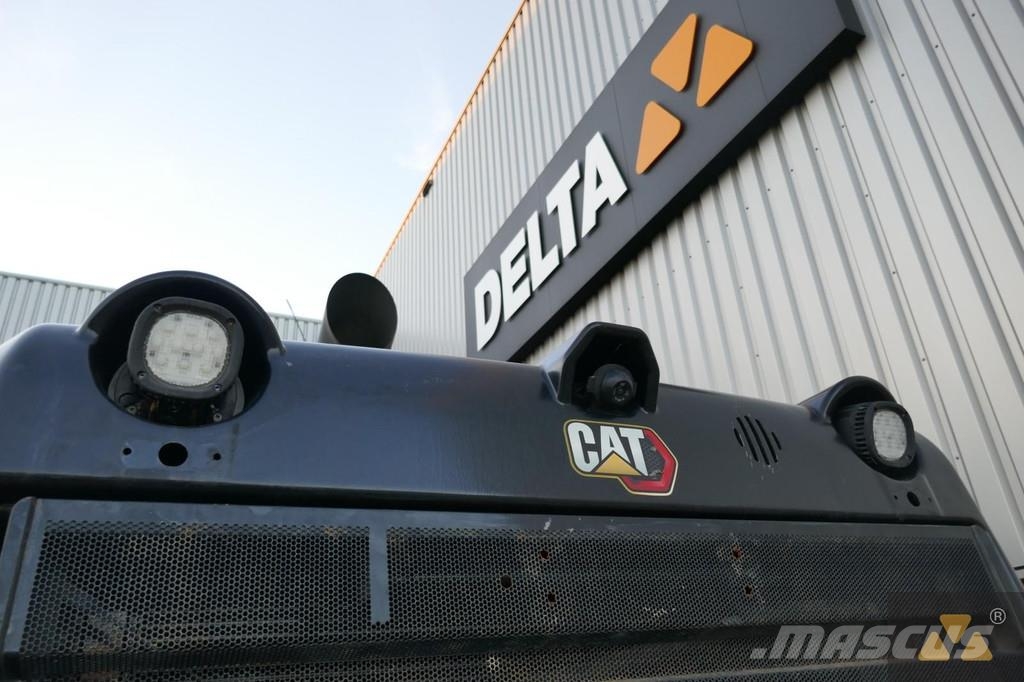 CAT 972M لوادر بعجل