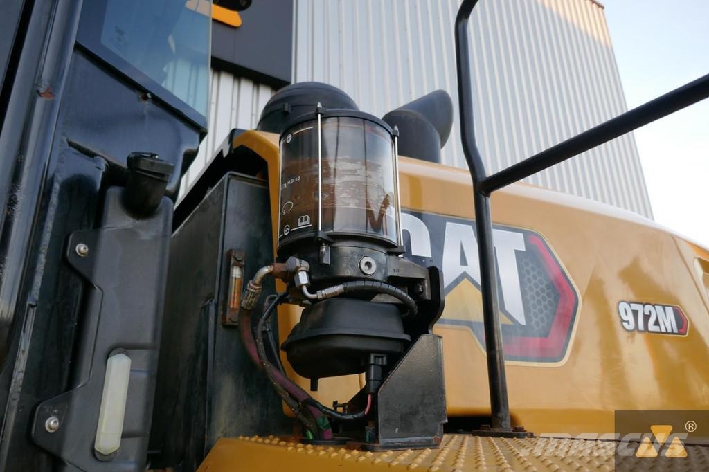 CAT 972M لوادر بعجل