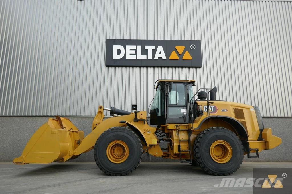 CAT 972M لوادر بعجل