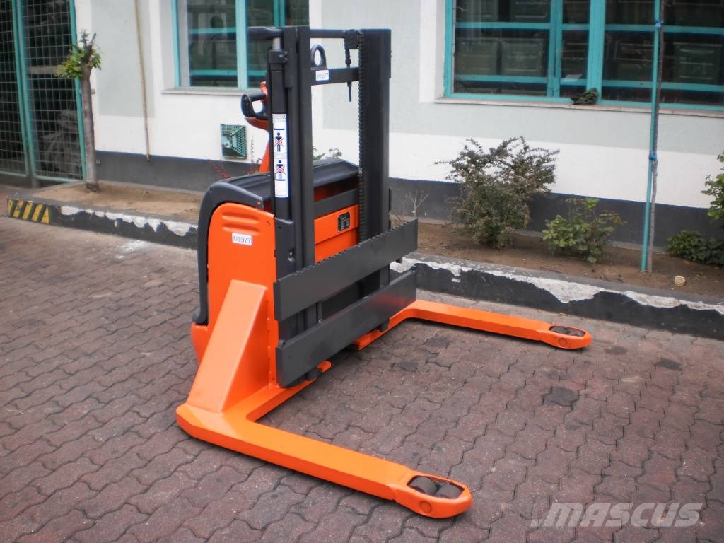 Linde L10AS /379/ SPEC WITH FORKS V-1977 OB Χειροκίνητα παλετοφόρα