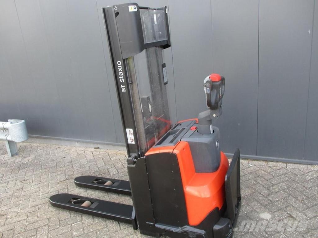BT SWE120 Pallettruck met meerij platform