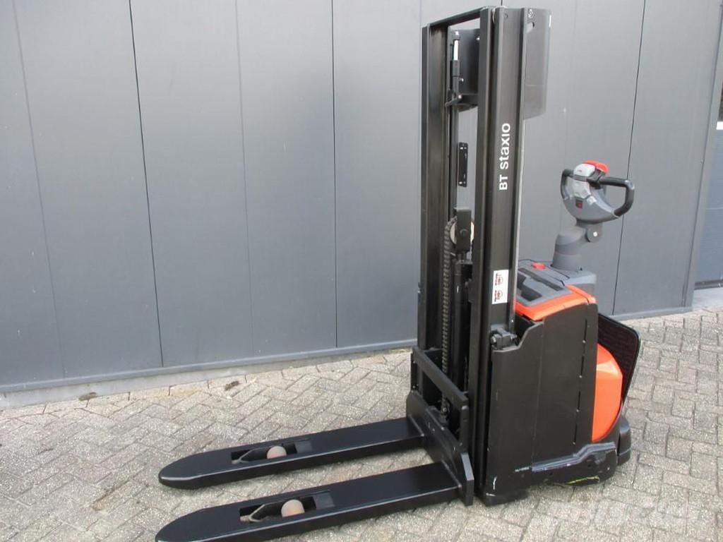 BT SWE120 Pallettruck met meerij platform