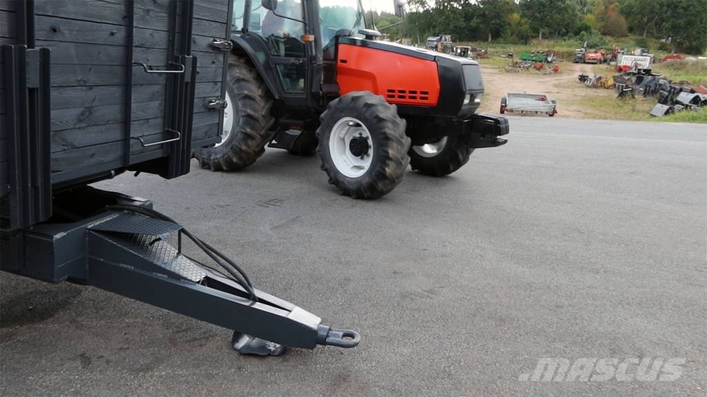 SEPTEMBERDEAL - HYDRAULISK TIPPVAGN MED STÅLBOTTEN OCH LÄMMAR Treileri-pašizgāzēji
