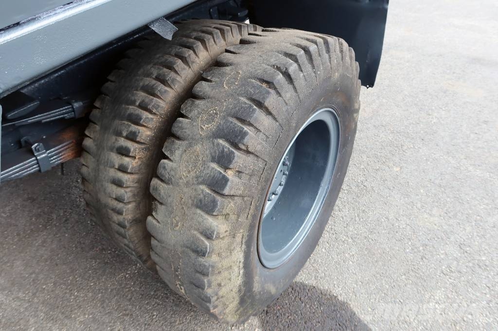 SEPTEMBERDEAL - HYDRAULISK TIPPVAGN MED STÅLBOTTEN OCH LÄMMAR Treileri-pašizgāzēji