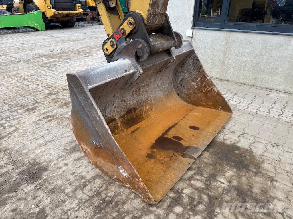 CAT 323 D L Kāpurķēžu ekskavatori