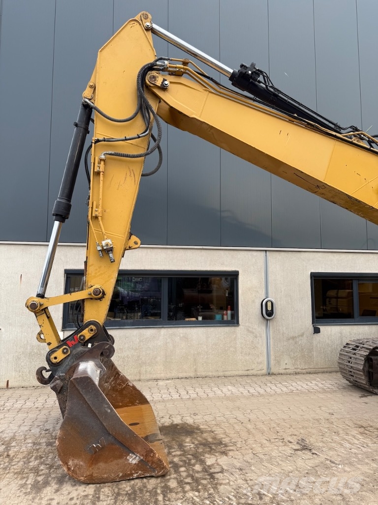 CAT 323 D L Kāpurķēžu ekskavatori