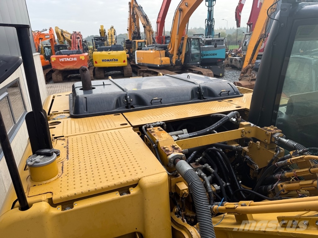 CAT 323 D L Kāpurķēžu ekskavatori