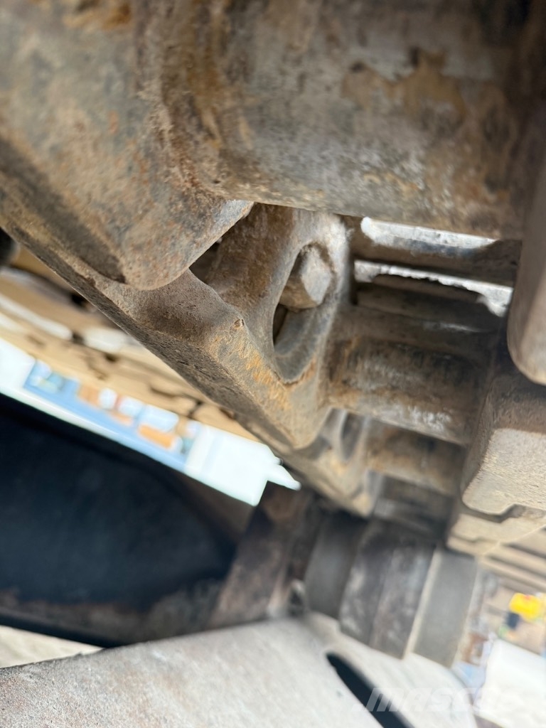 CAT 323 D L Kāpurķēžu ekskavatori
