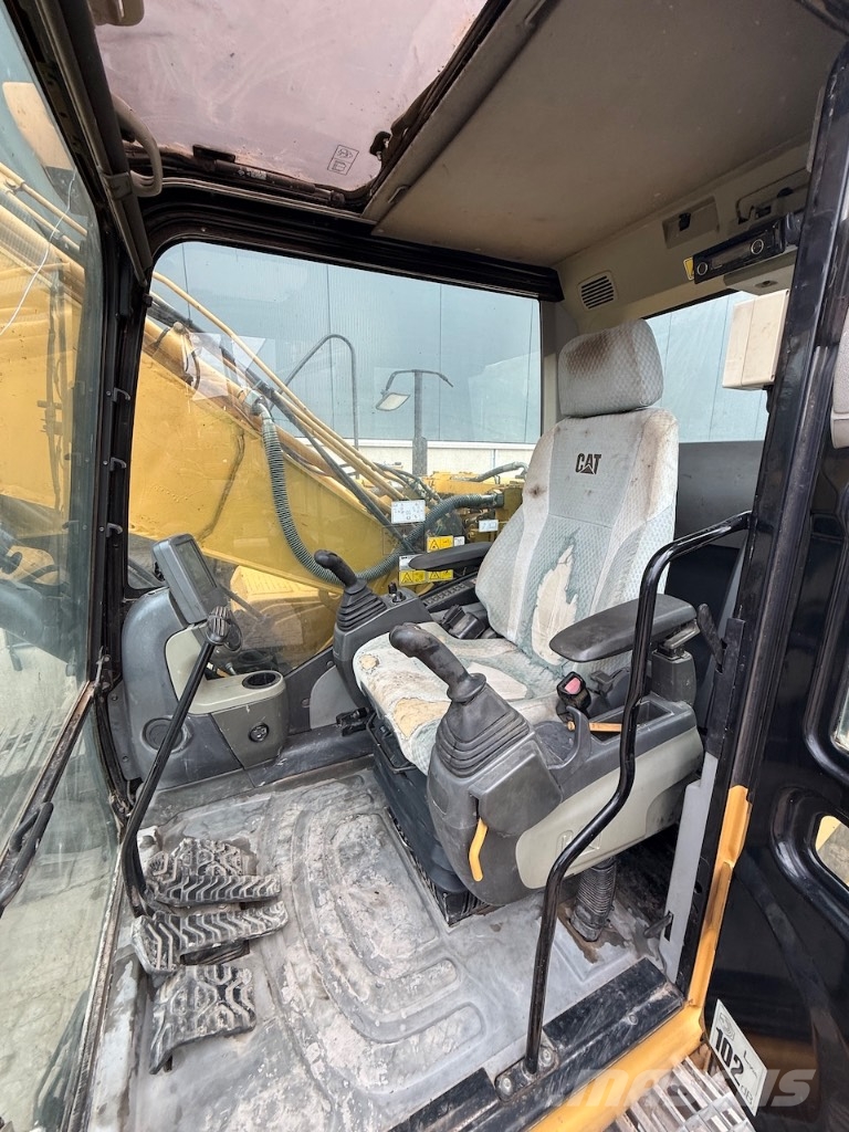 CAT 323 D L Kāpurķēžu ekskavatori