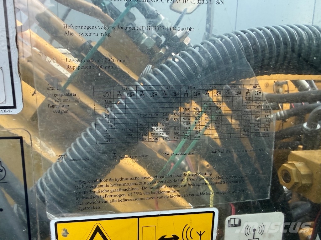 CAT 323 D L Kāpurķēžu ekskavatori