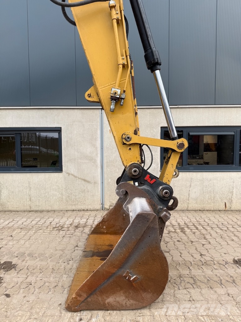 CAT 323 D L Kāpurķēžu ekskavatori