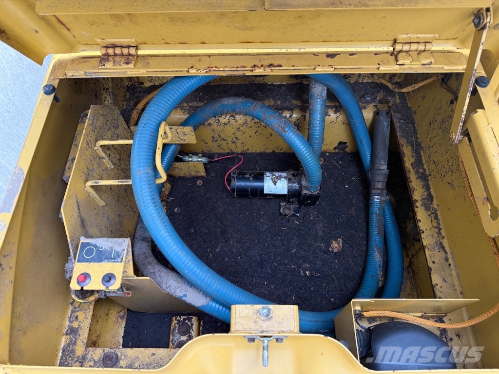 CAT 323 D L Kāpurķēžu ekskavatori