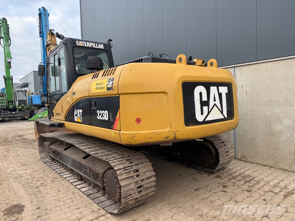 CAT 323 D L Kāpurķēžu ekskavatori