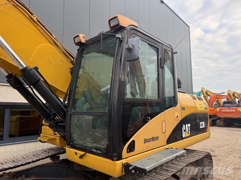 CAT 323 D L Kāpurķēžu ekskavatori