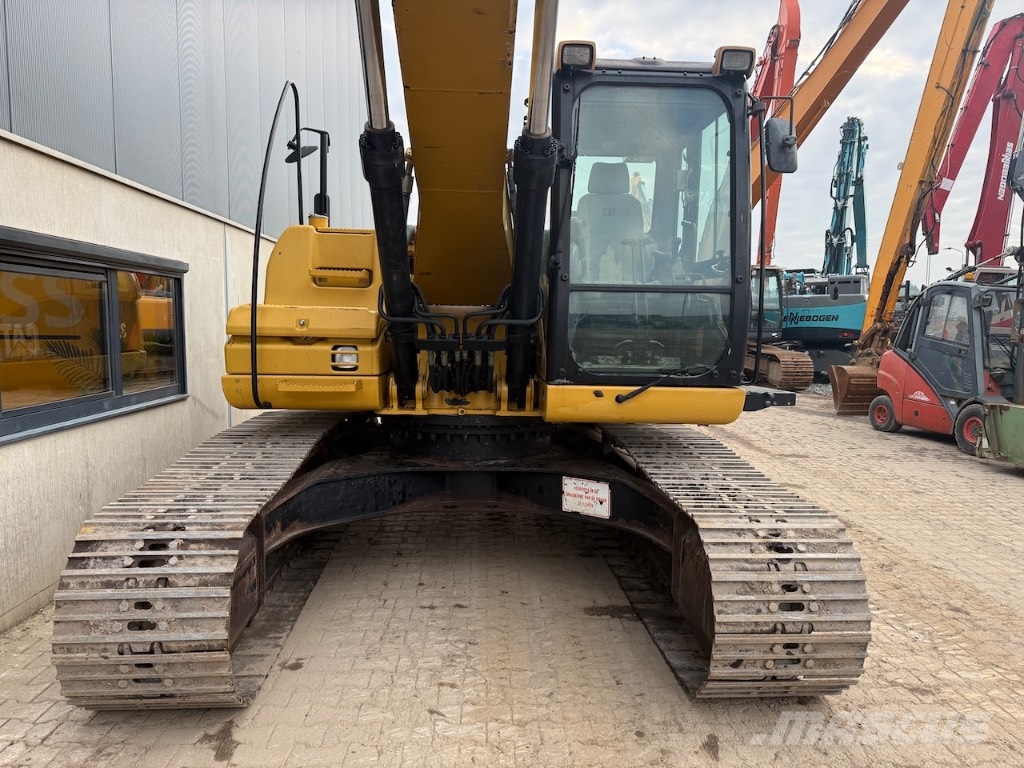 CAT 323 D L Kāpurķēžu ekskavatori