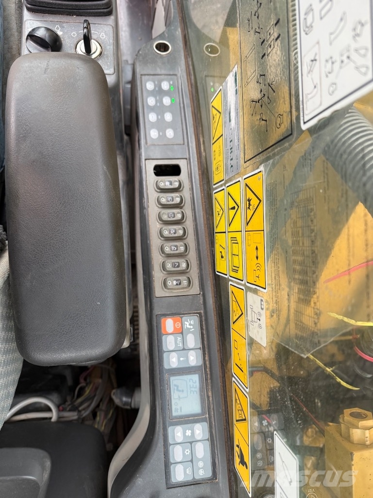 CAT 323 D L Kāpurķēžu ekskavatori