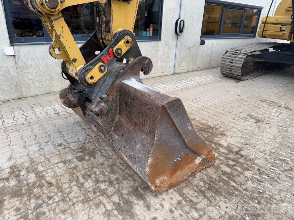 CAT 323 D L Kāpurķēžu ekskavatori