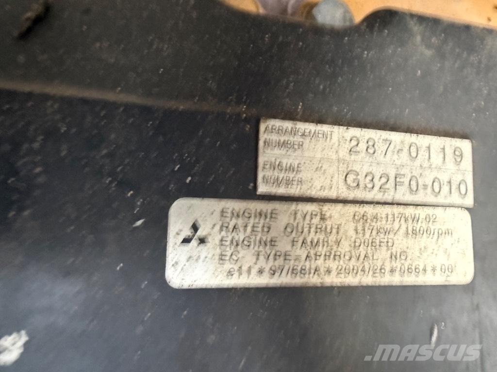 CAT 323 D L Kāpurķēžu ekskavatori