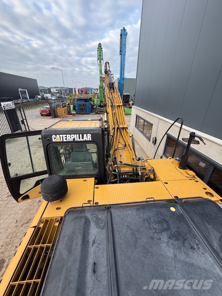 CAT 323 D L Kāpurķēžu ekskavatori