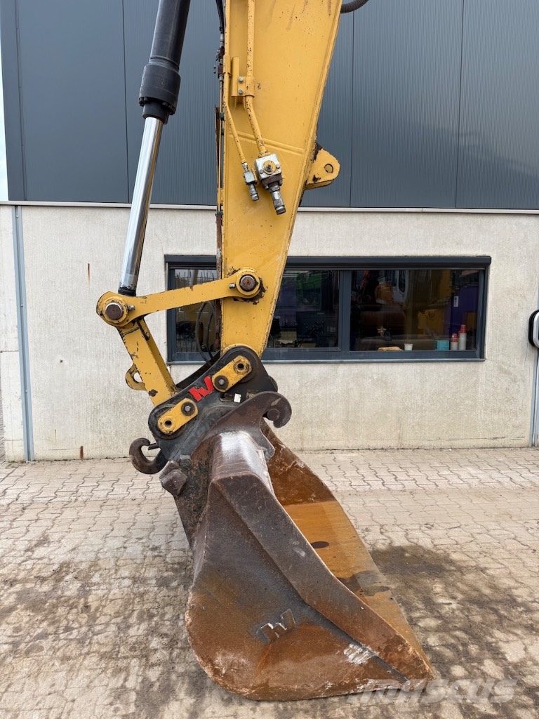 CAT 323 D L Kāpurķēžu ekskavatori