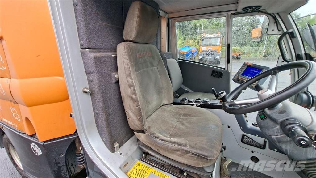 Bucher CITYCAT 2020 - 40 + SYPAČ BUCHER TRACON R + SIMED Stavebnictví - ostatní