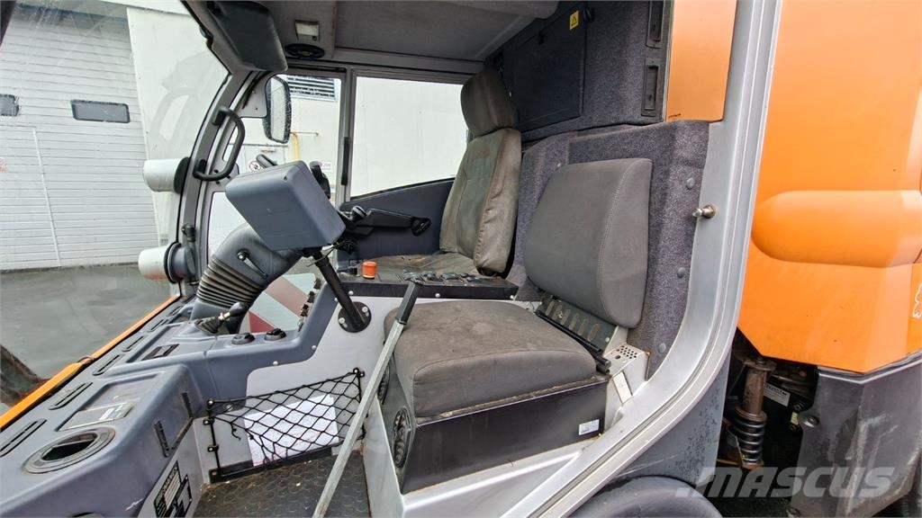 Bucher CITYCAT 2020 - 40 + SYPAČ BUCHER TRACON R + SIMED Stavebnictví - ostatní