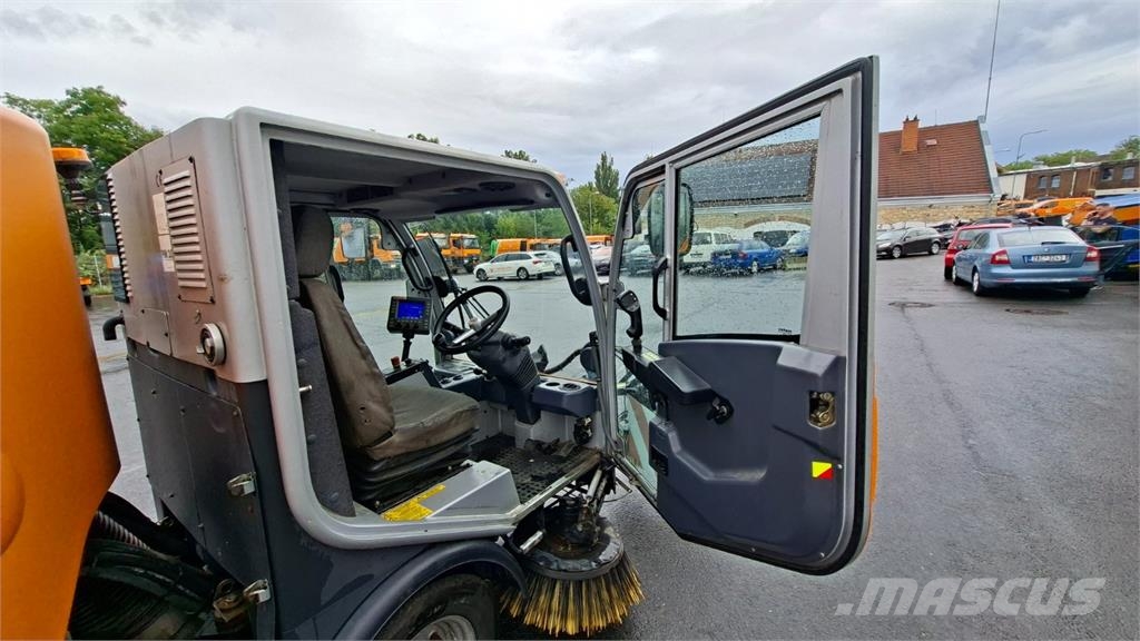 Bucher CITYCAT 2020 - 40 + SYPAČ BUCHER TRACON R + SIMED Stavebnictví - ostatní