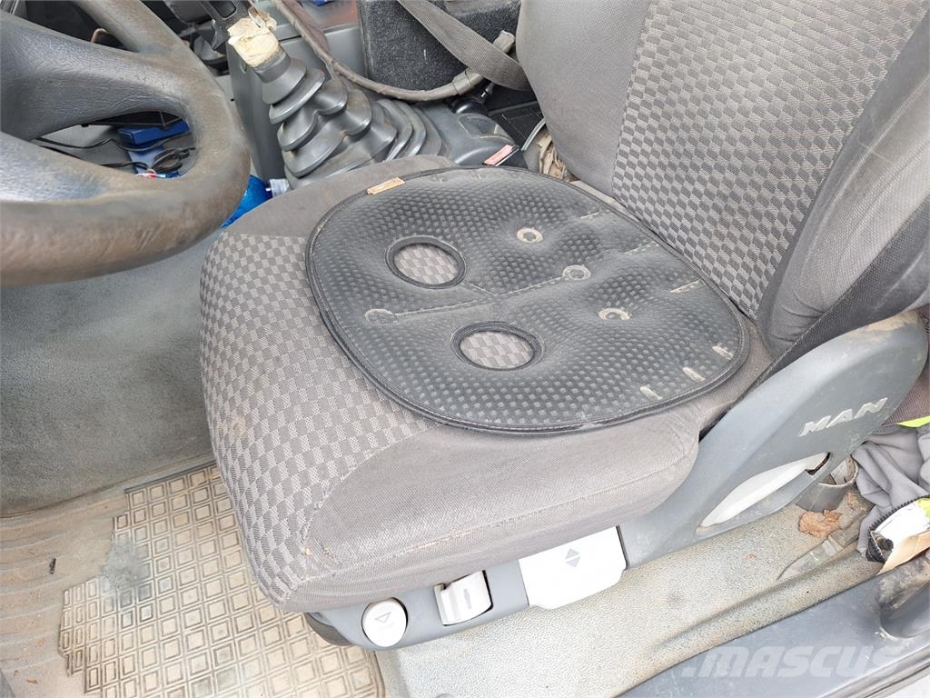 MAN TGA 33.400 6X4 + KCP 38 ZX170 Camiones con chasís y cabina