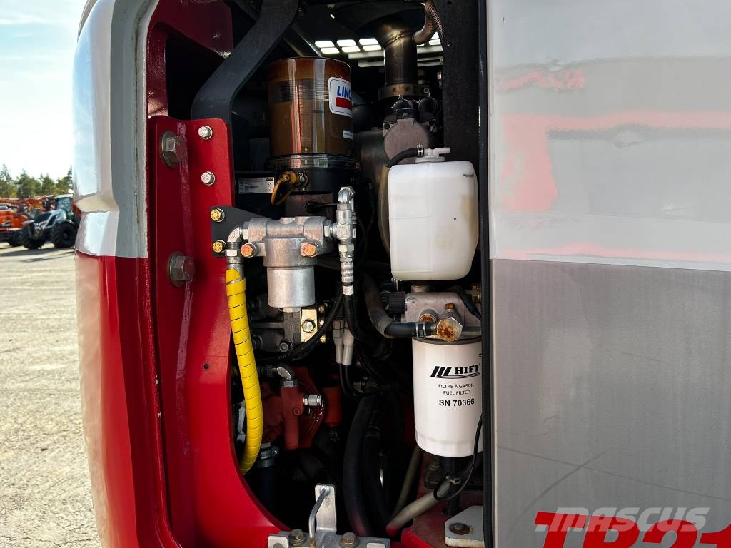 Takeuchi TB 2150 R / Pyörittäjä, Pihdit, Rasvari, Lämmitin Telakaivukoneet