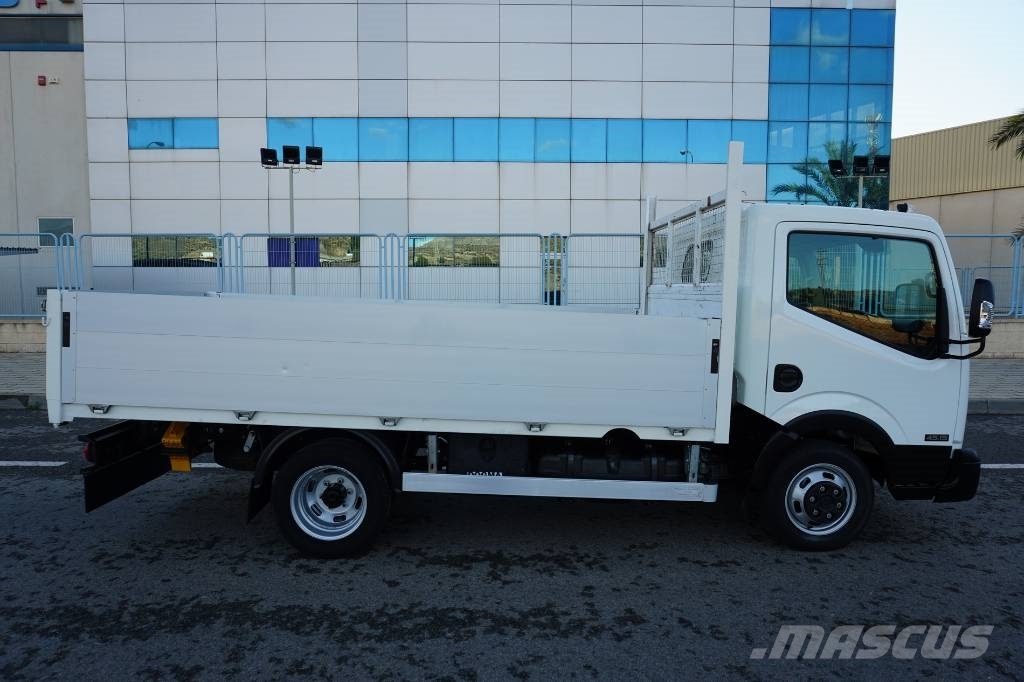 Nissan NT400 45.15 CAJA ABIERTA Schuifzeilopbouw