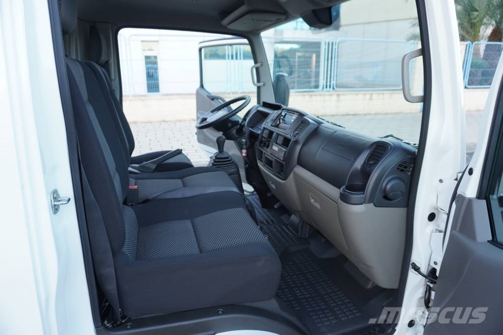 Nissan NT400 45.15 CAJA ABIERTA Schuifzeilopbouw