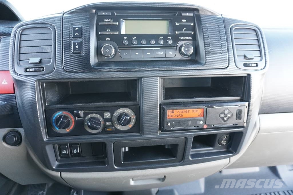 Nissan NT400 45.15 CAJA ABIERTA Schuifzeilopbouw