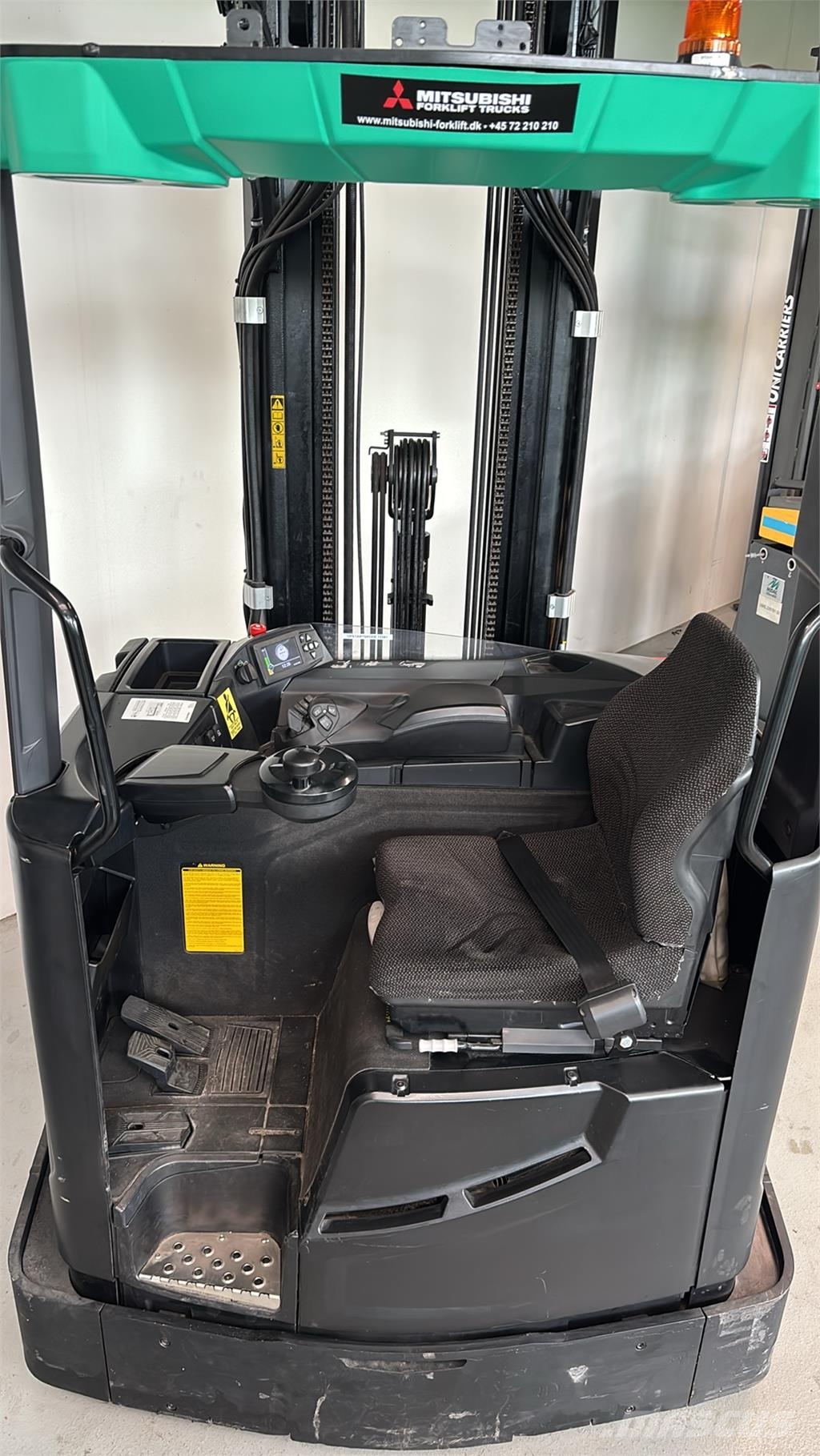 CAT Lift Trucks RM25N2X Montacargas de alcance de gran altura