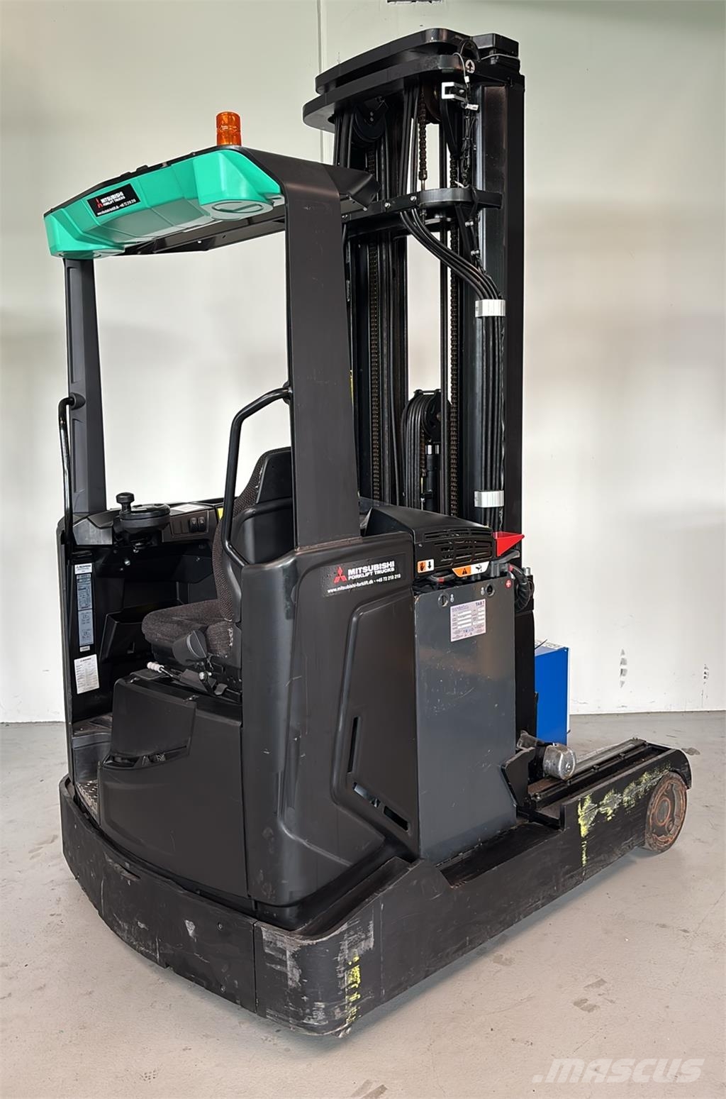 CAT Lift Trucks RM25N2X Reachtruck