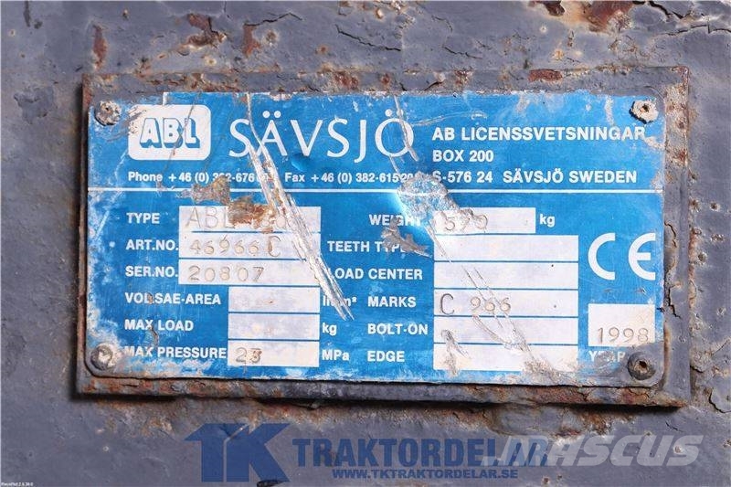 CAT Redskapsfäste  / Quickhitch CAT 966 Quick connectors