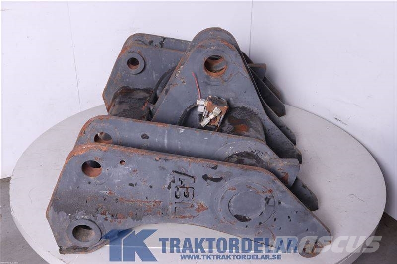 CAT Redskapsfäste  / Quickhitch CAT 966 Quick connectors