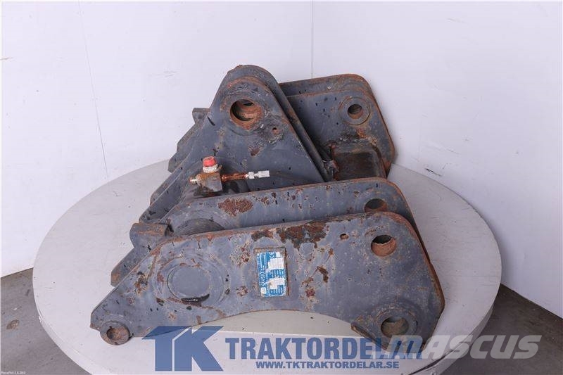 CAT Redskapsfäste  / Quickhitch CAT 966 Quick connectors