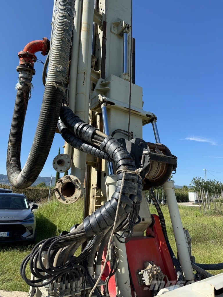 Comacchio MC 900 P1 Kuyu sondaj makinalari