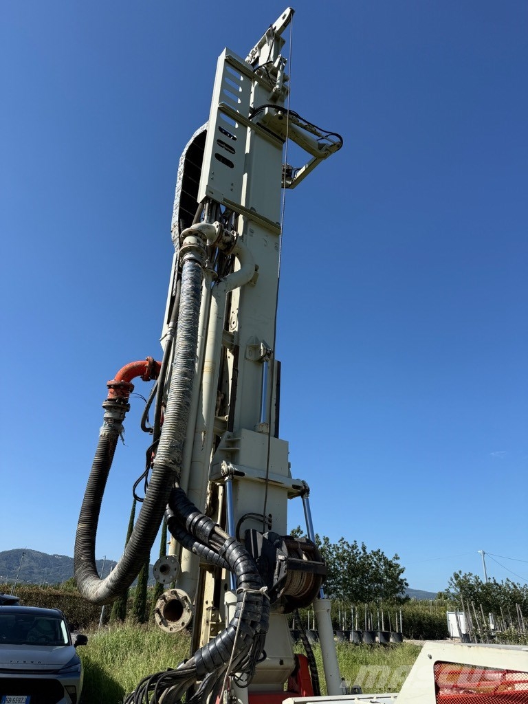 Comacchio MC 900 P1 Kuyu sondaj makinalari