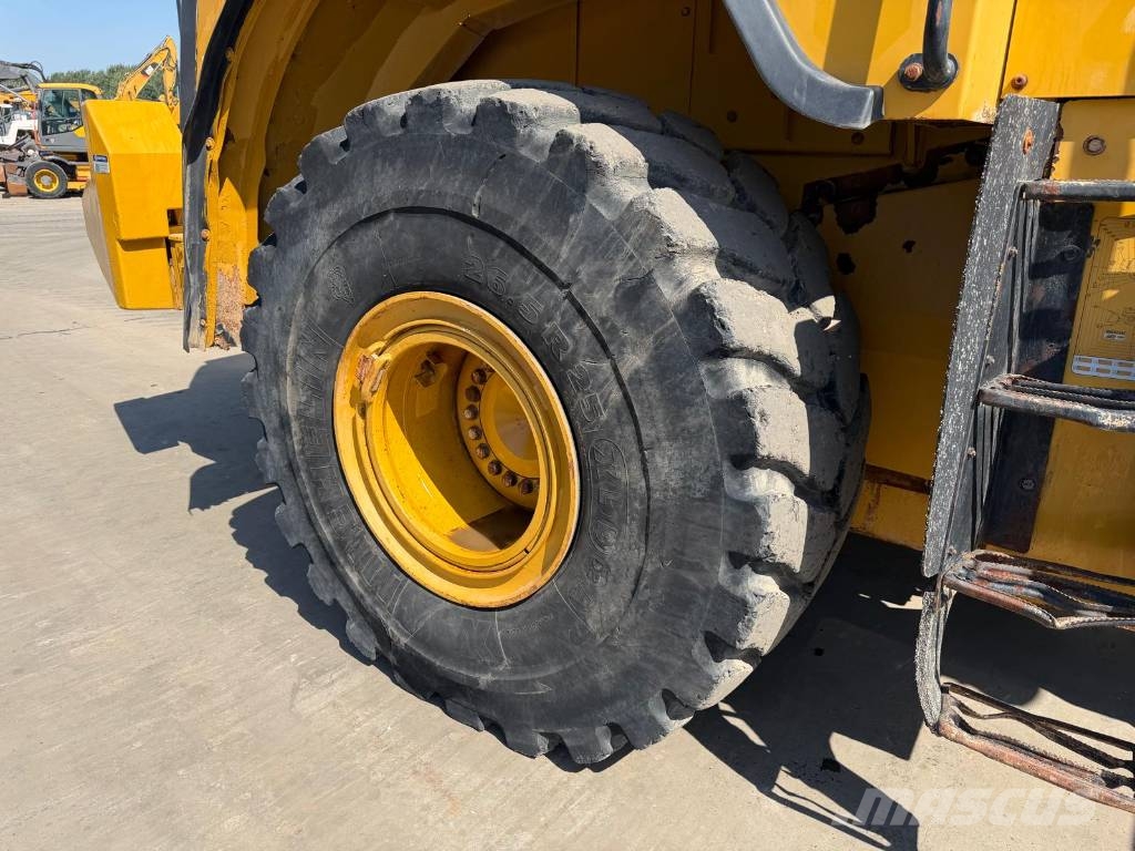 CAT 972M Pyöräkuormaajat