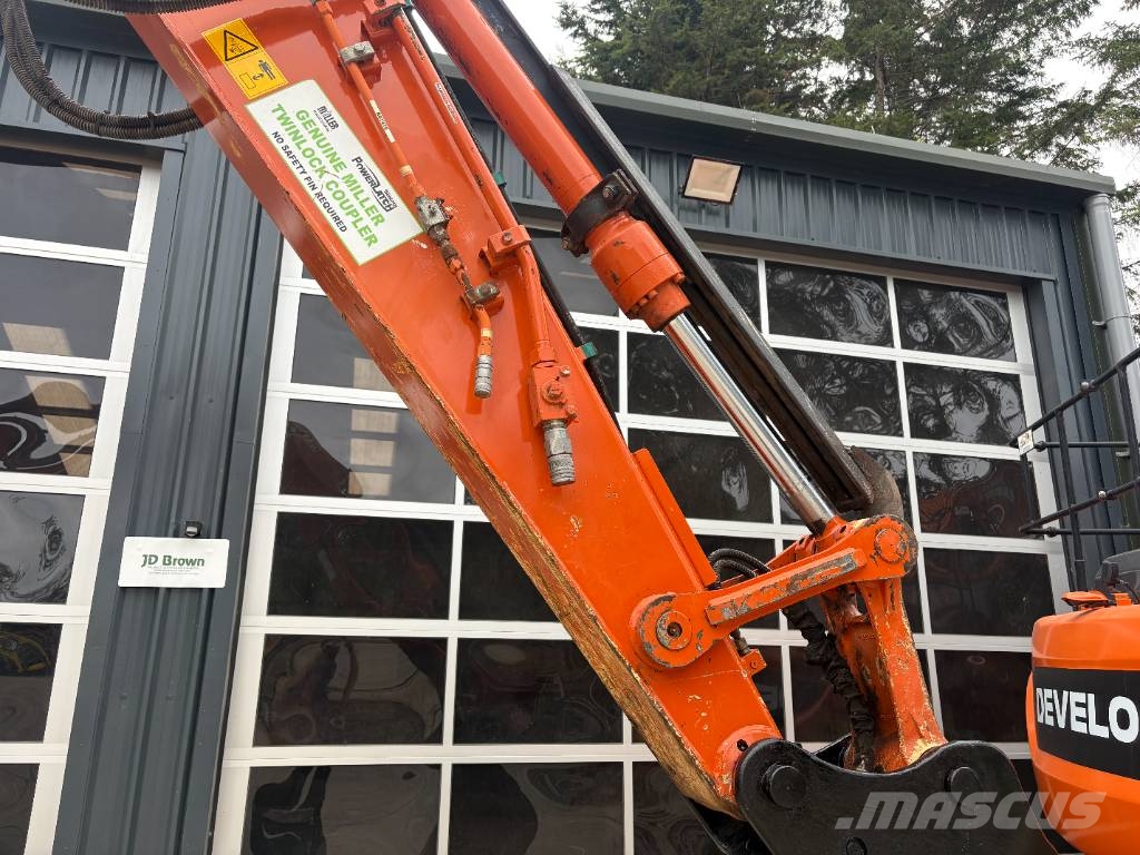 Hitachi ZX 135 US-6 Bageri gusjeničari