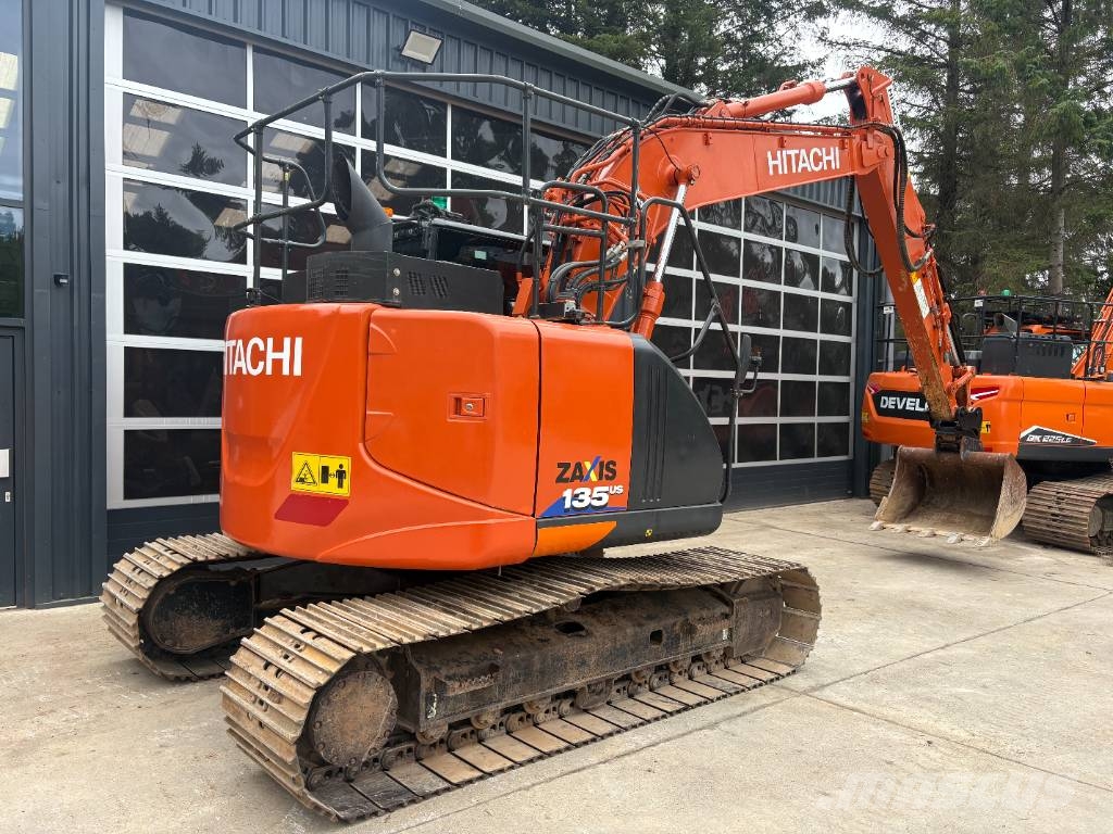 Hitachi ZX 135 US-6 Bageri gusjeničari