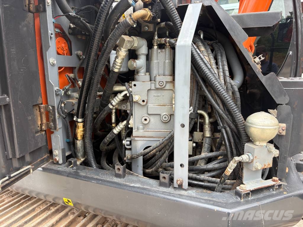 Hitachi ZX 135 US-6 Bageri gusjeničari