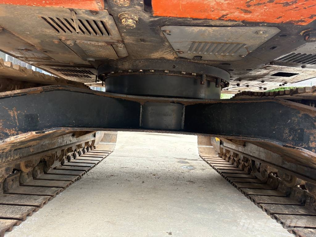 Hitachi ZX 135 US-6 Bageri gusjeničari