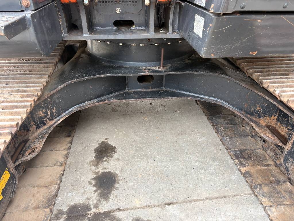 Hitachi ZX 135 US-6 Bageri gusjeničari