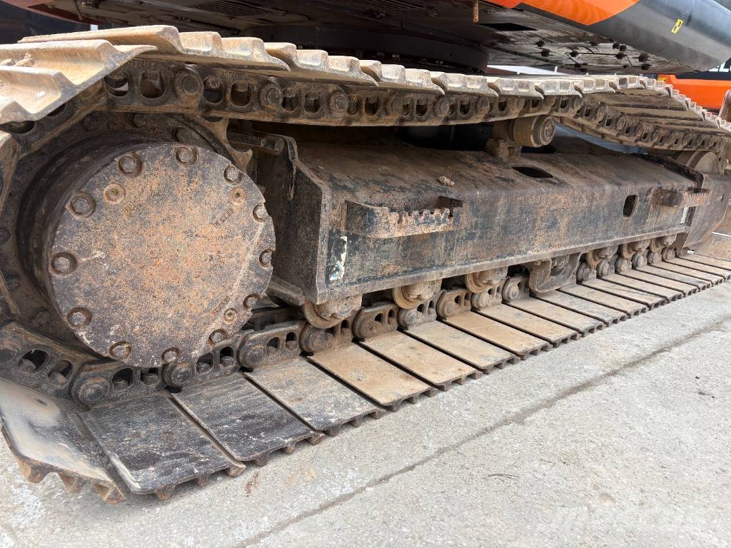 Hitachi ZX 135 US-6 Bageri gusjeničari
