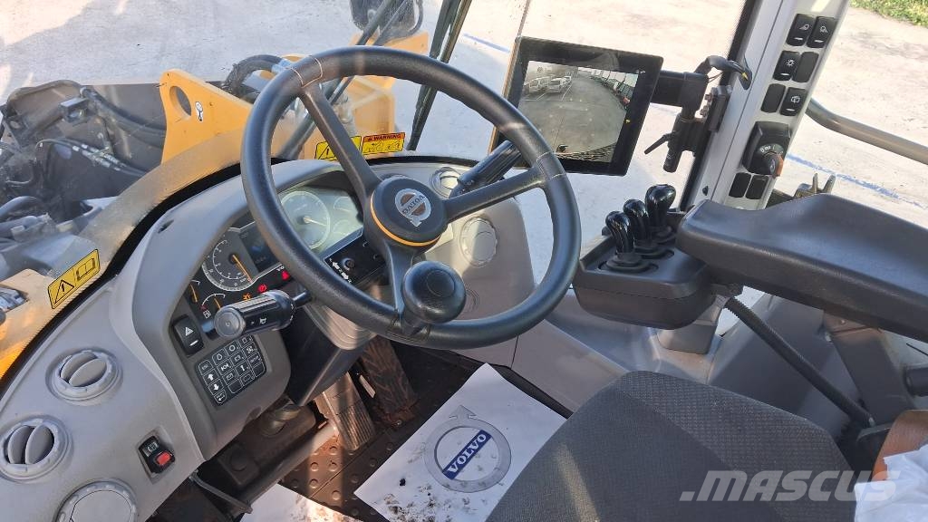 Volvo L 120 H Gumikerekes homlokrakodók